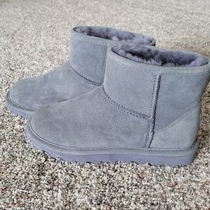 Women's Bearpaw suede boots